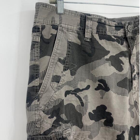 TwoGe Y2K Camo Cargo Mens Shorts Sz 38 Gray Skater Grunge Utility Pockets Street - Picture 2 of 11